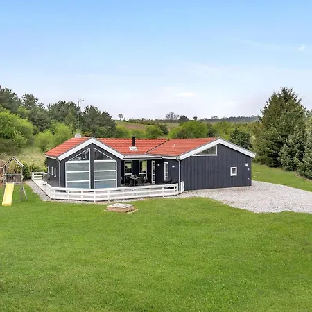 Pet Friendly Home In Ebeltoft With Sauna *