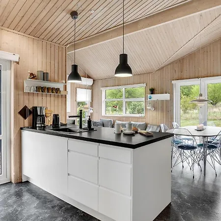Holiday home Stunning In With Kitchen Ebeltoft
