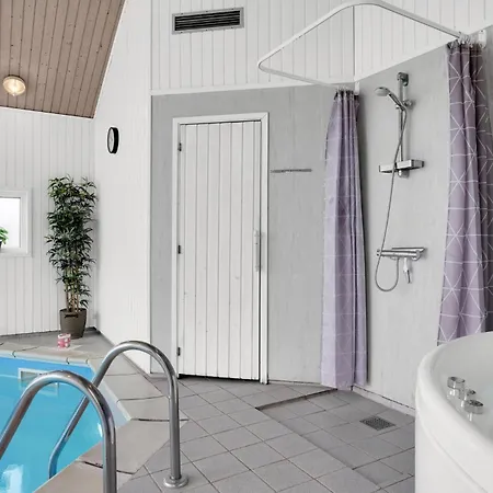 Holiday home Stunning In With Kitchen